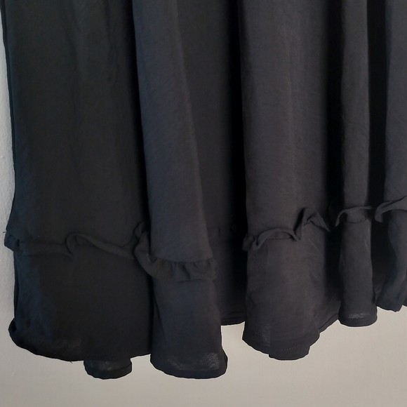 Black Flutter Sleeve V-Neck Midi Dress - Picture 5 of 6